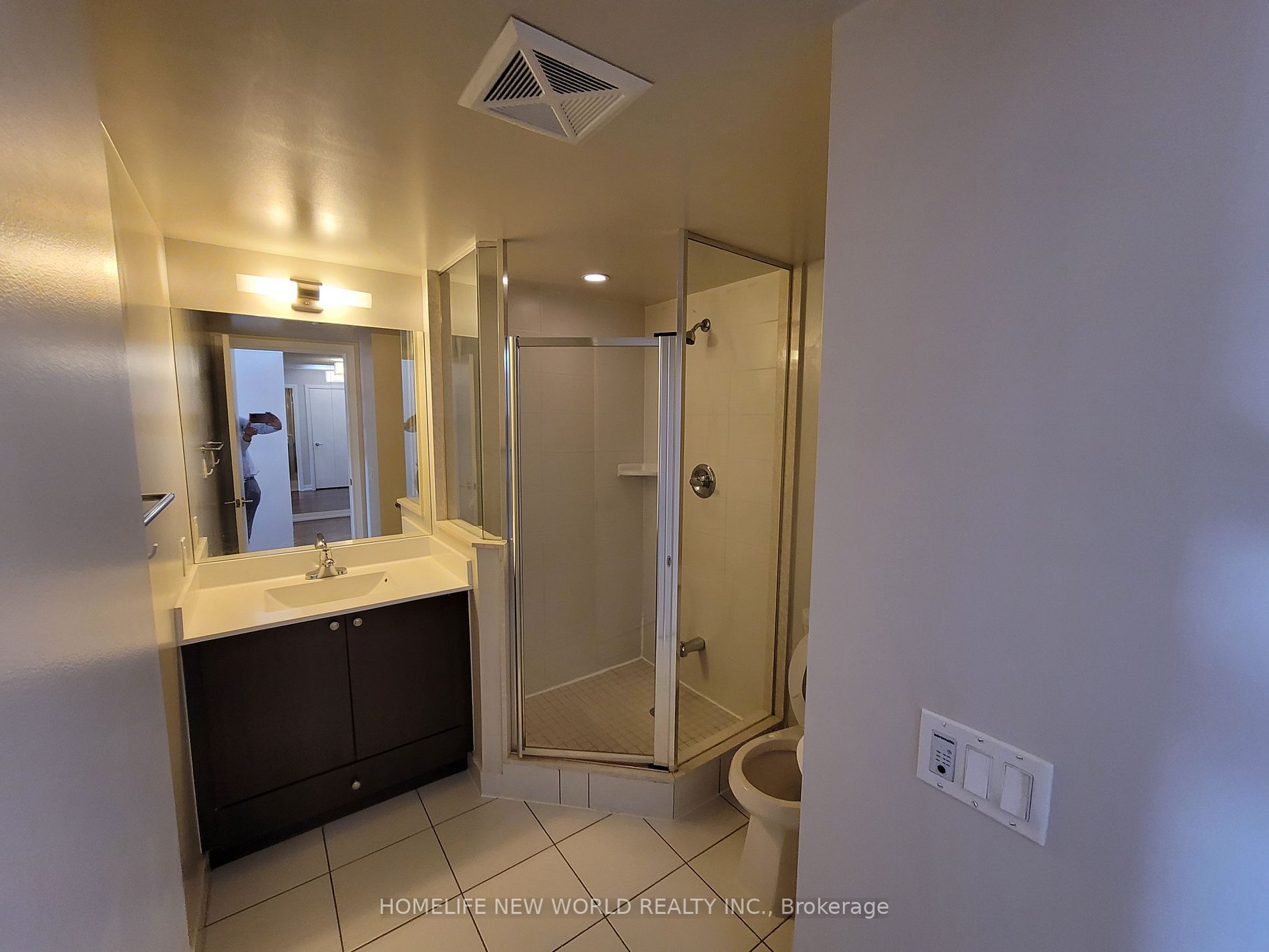 181 Village Green Sq, #1415