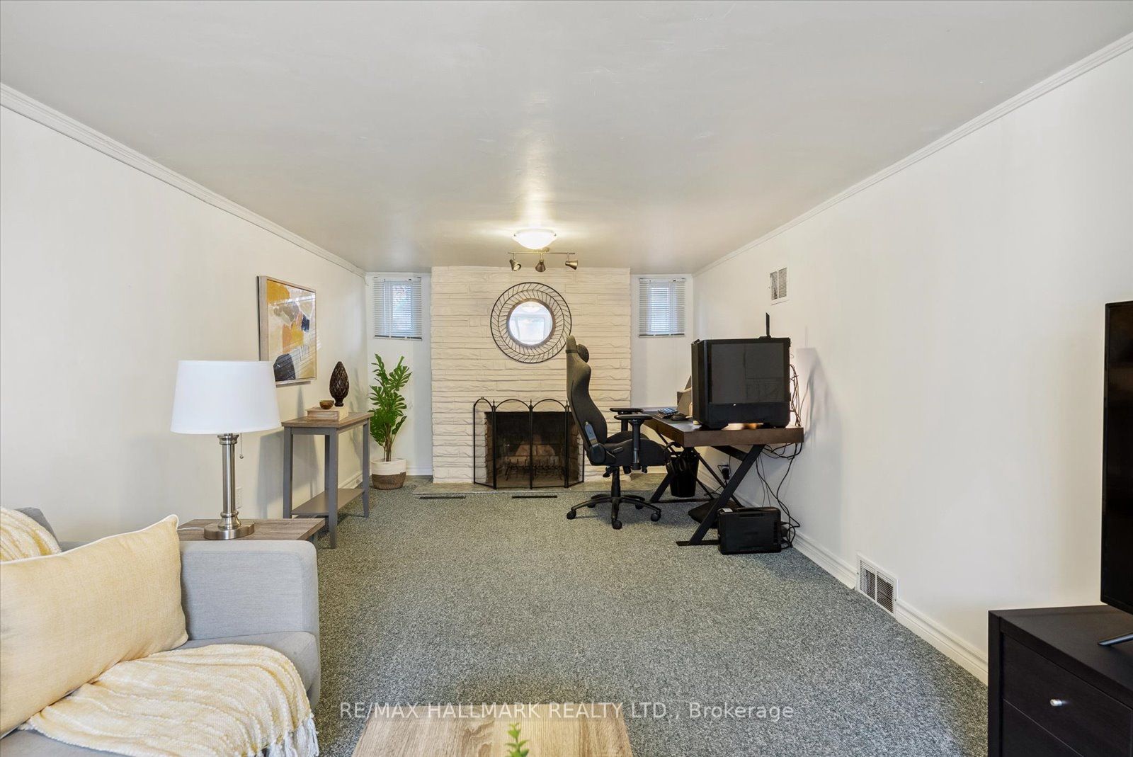 2569 Kingston Road