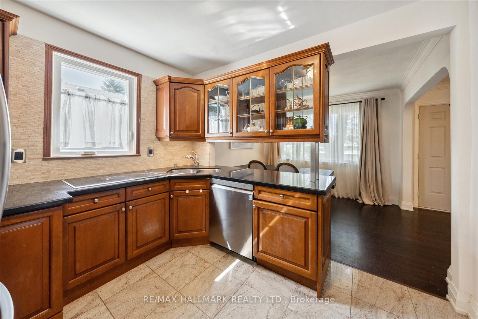 2569 Kingston Road