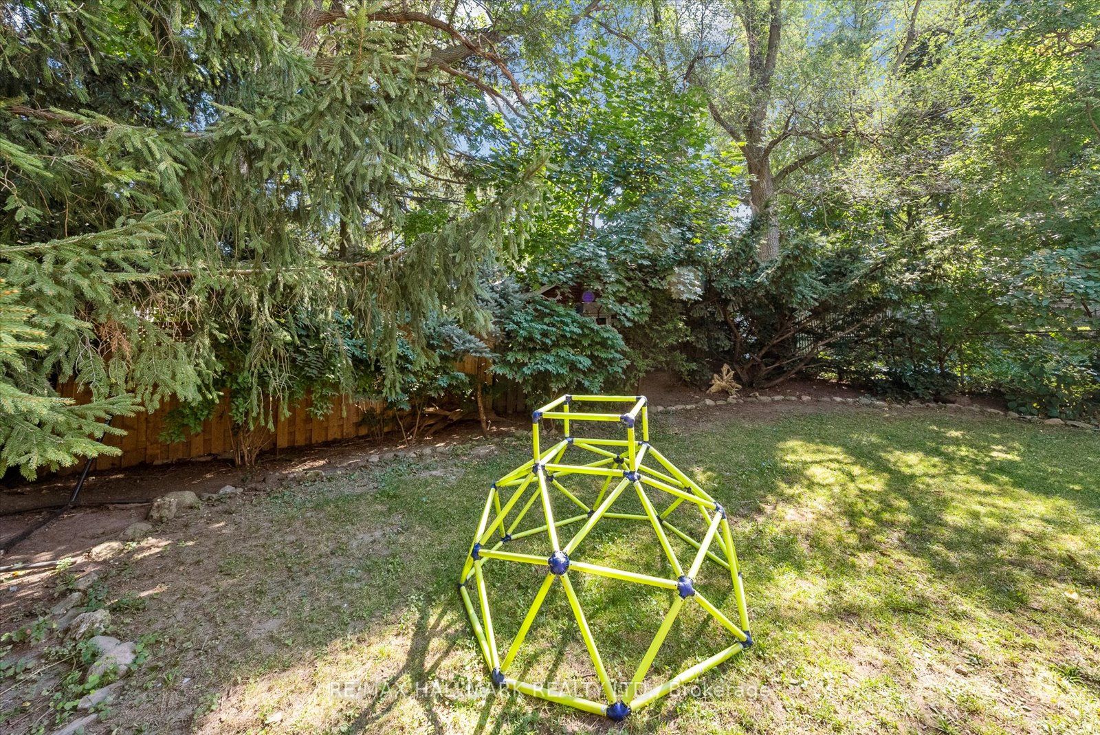 2569 Kingston Road