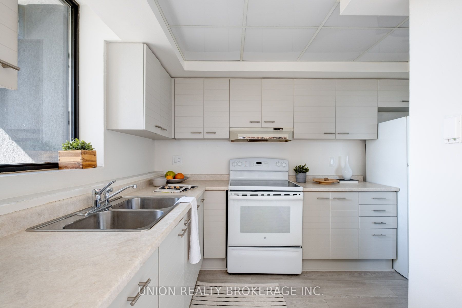 757 Victoria Park Ave, #1008