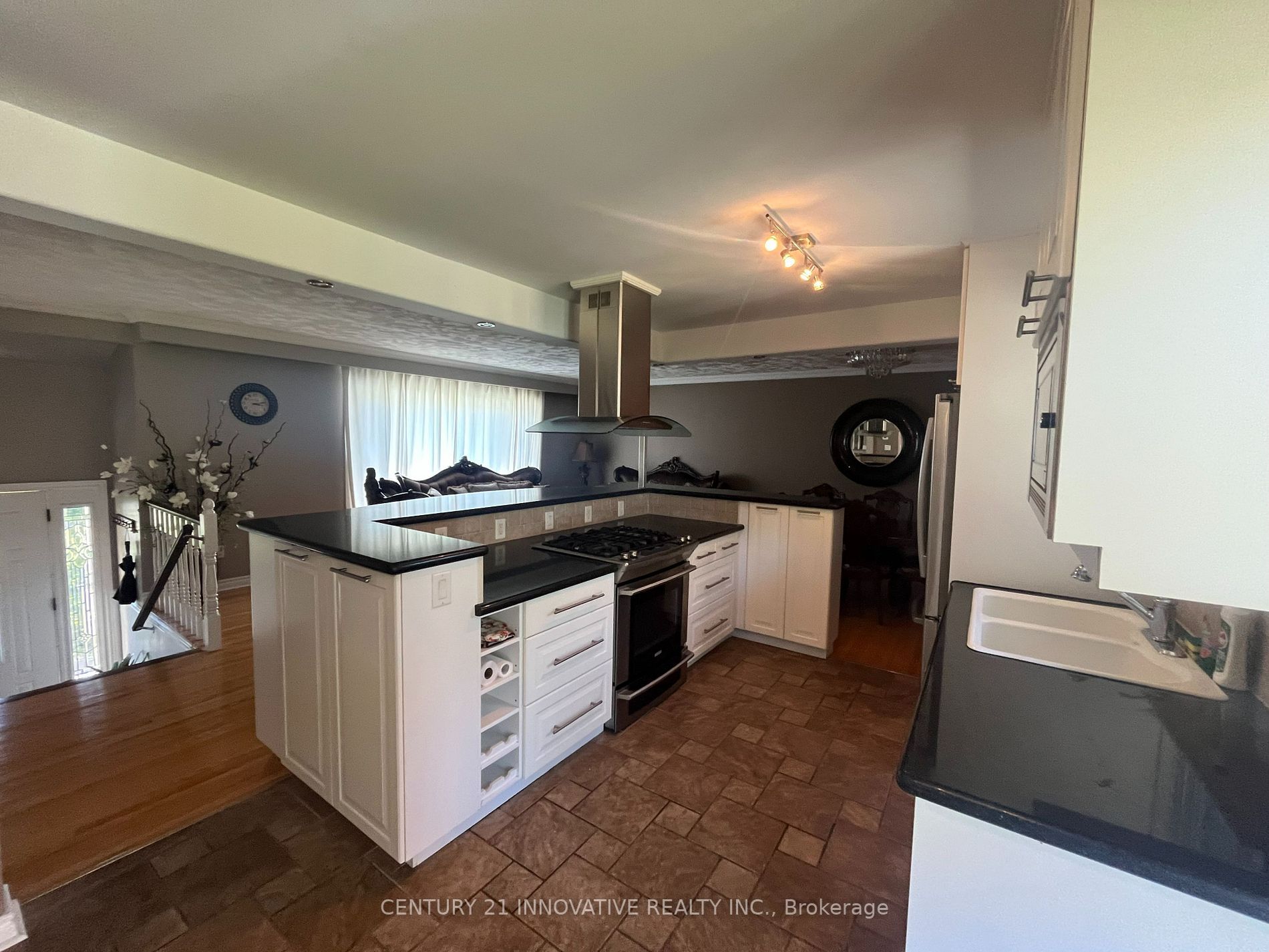 80 Sherwood Road E