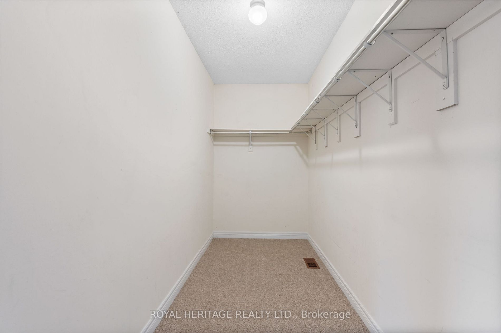 8 Westacott Cres