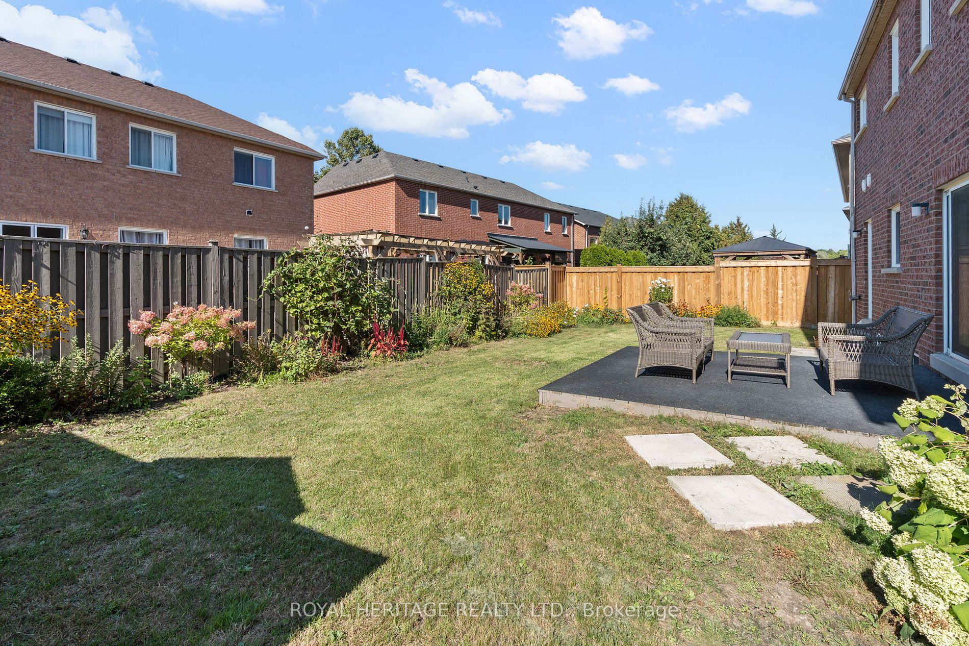 8 Westacott Cres