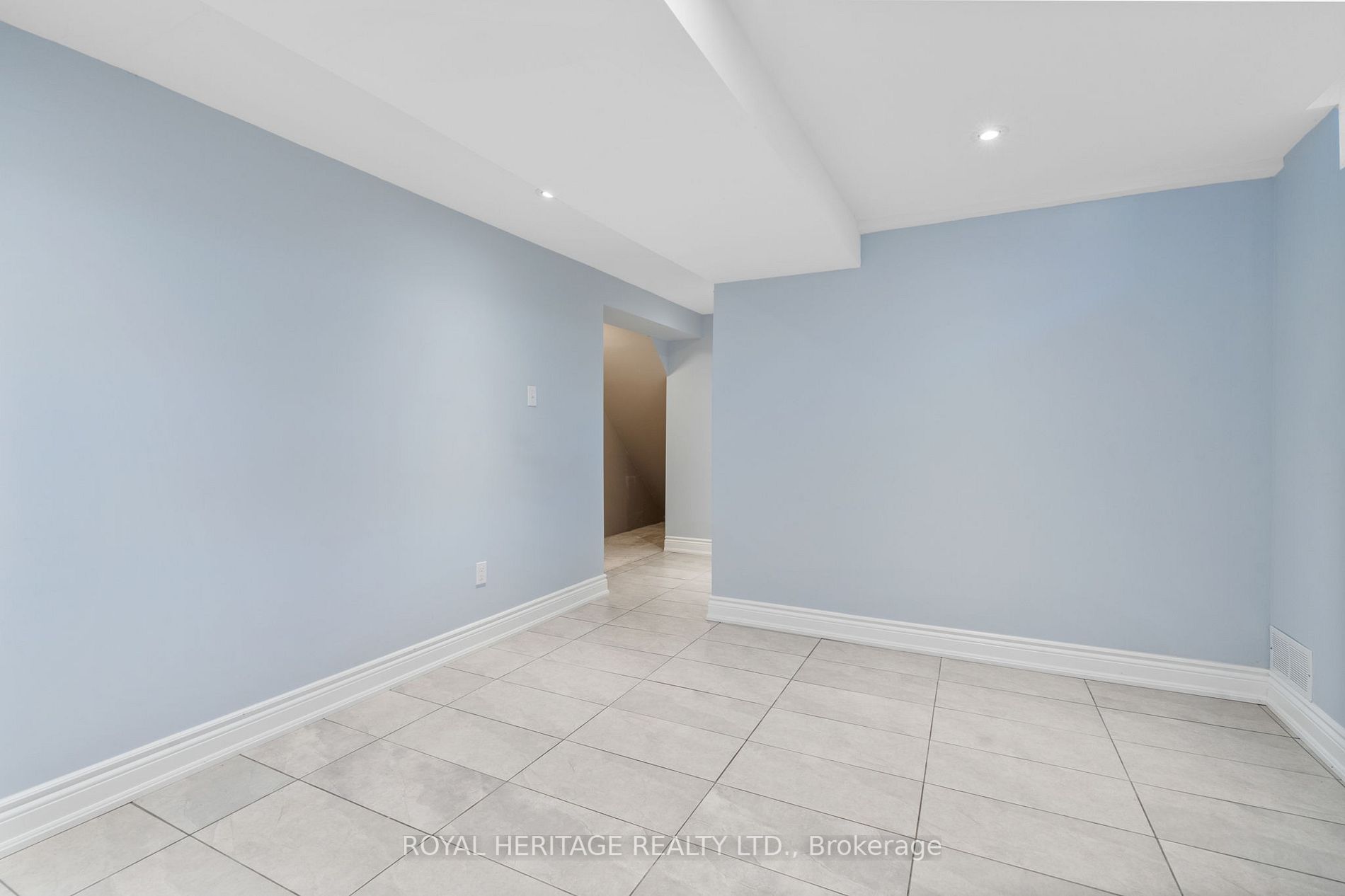 8 Westacott Cres
