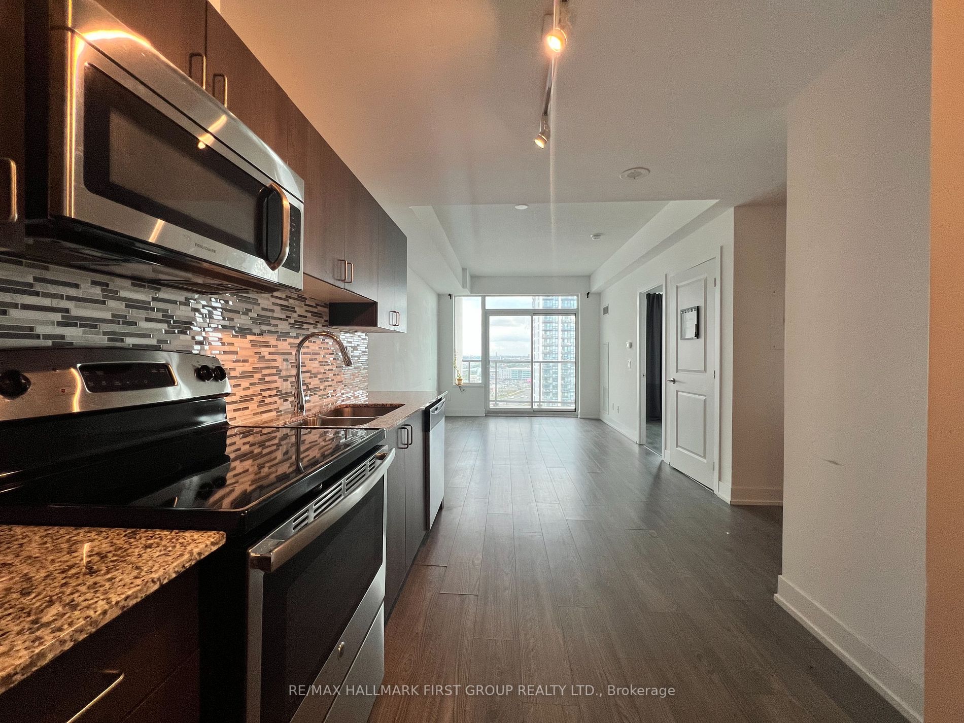 1215 Bayly St, #1403