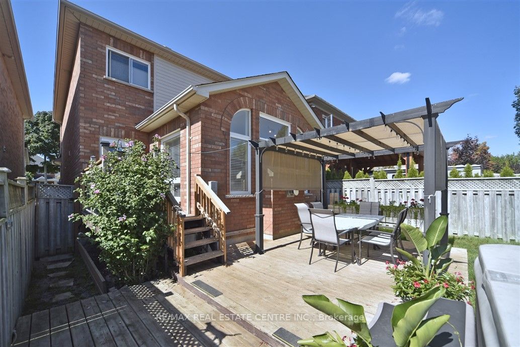 67 Thames Dr