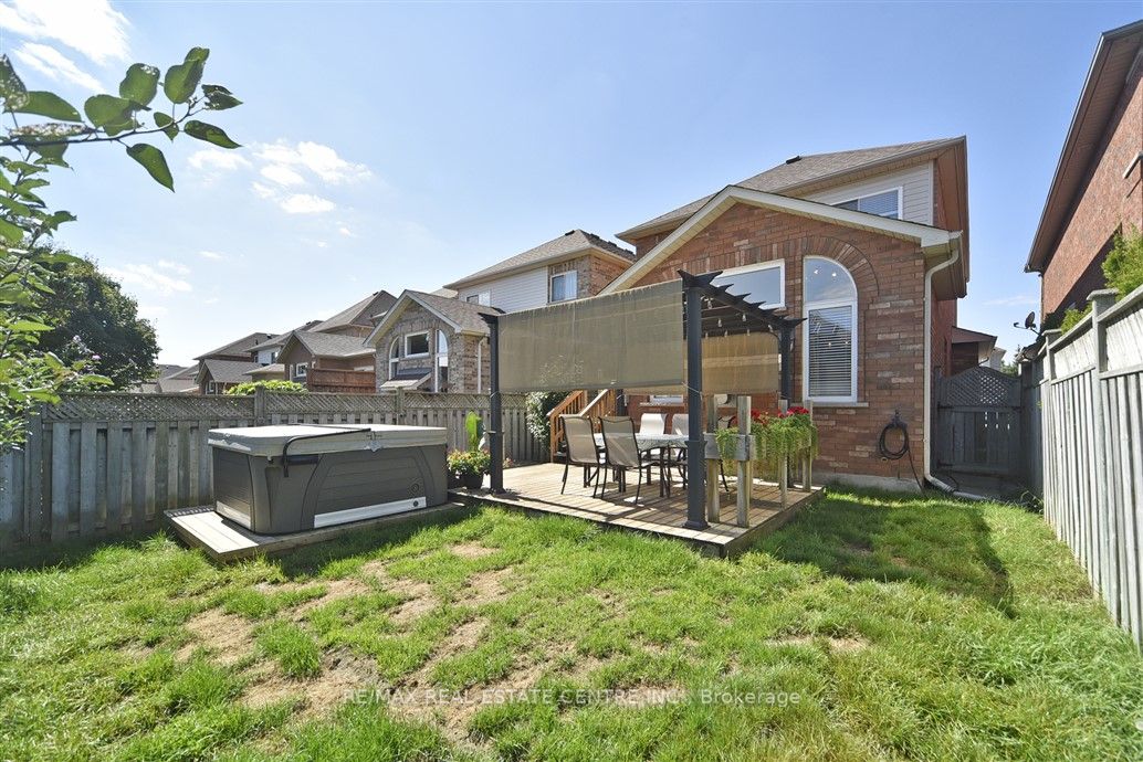 67 Thames Dr