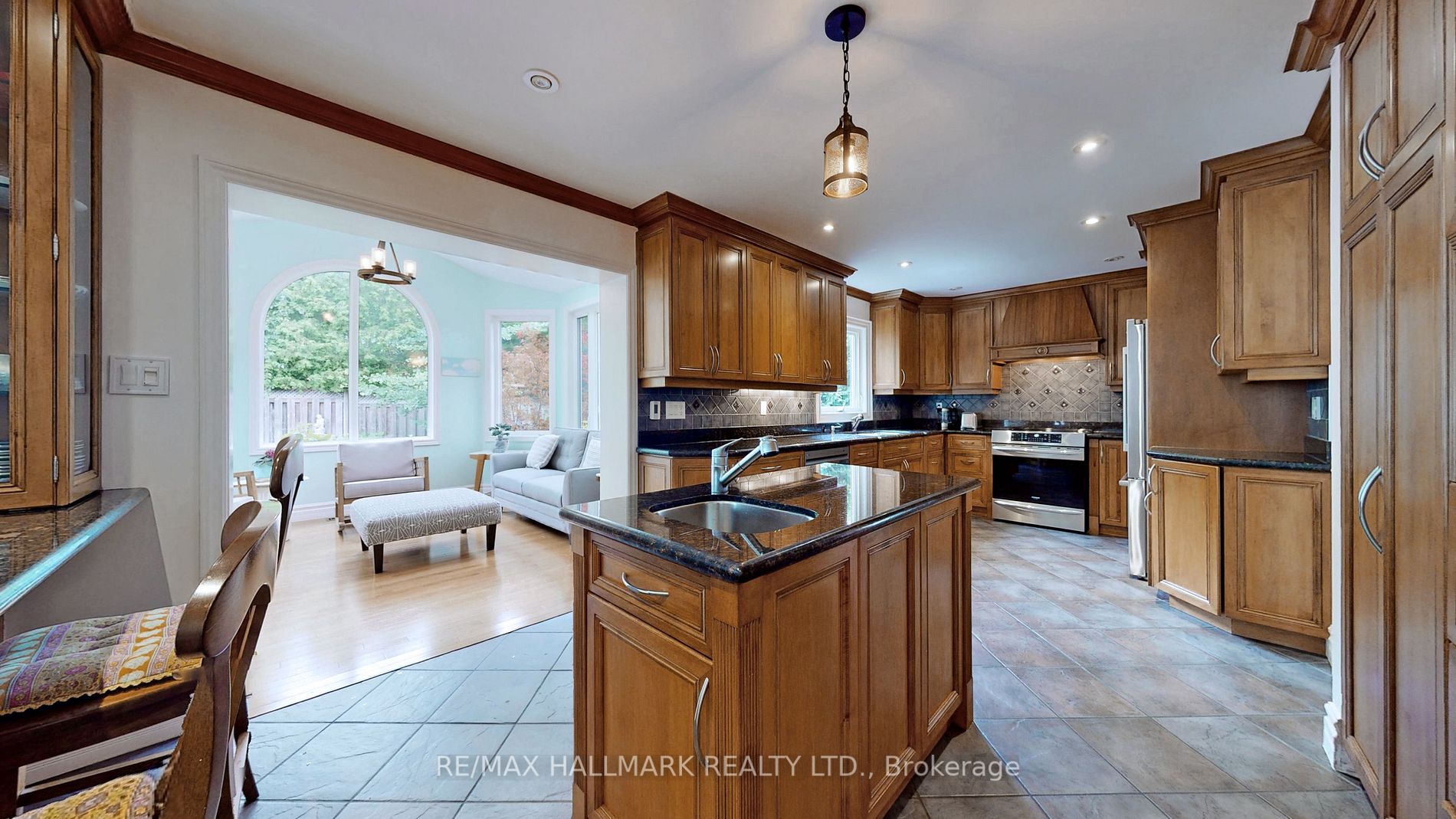 69 Blueking Crescent