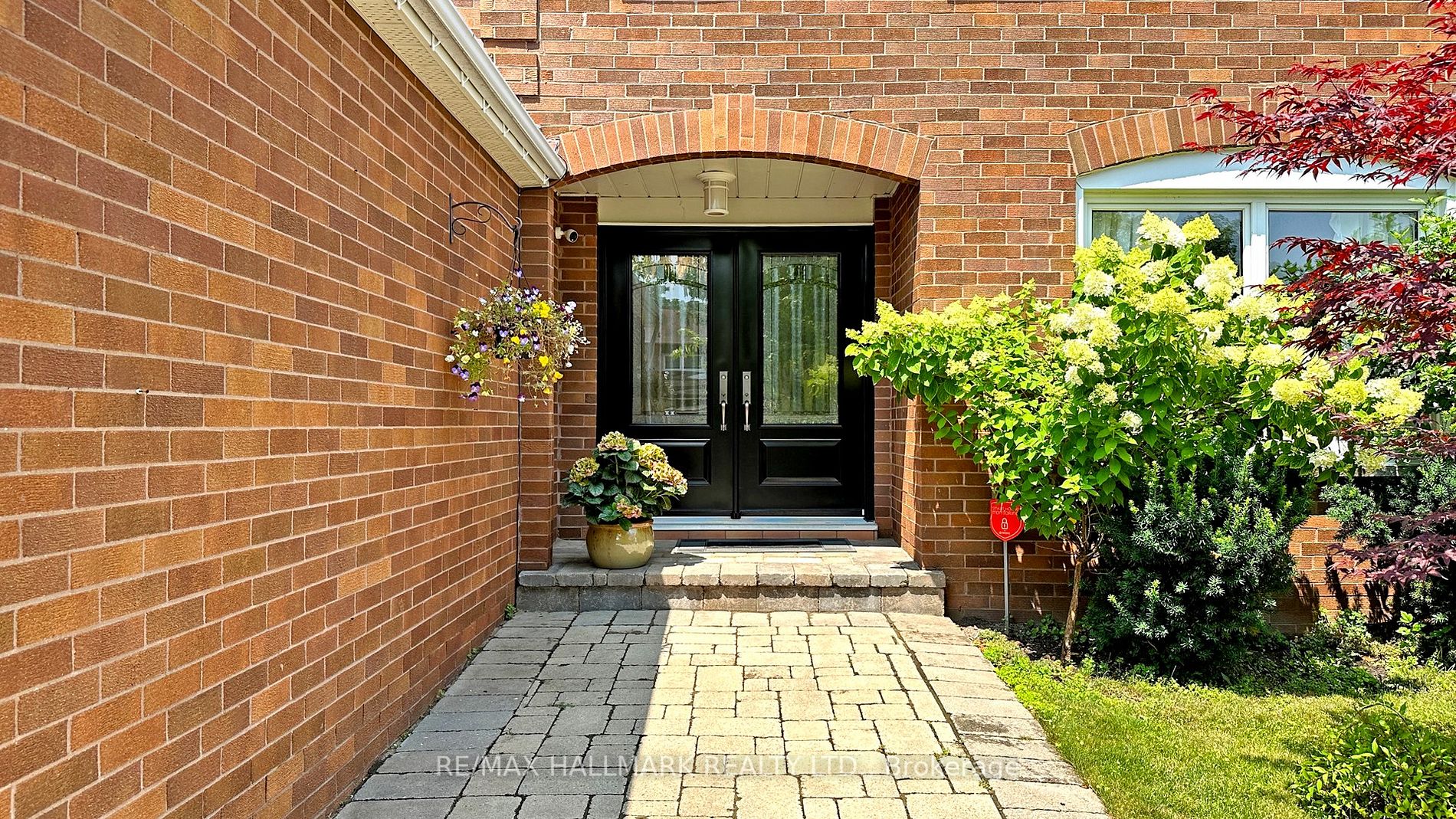 69 Blueking Cres