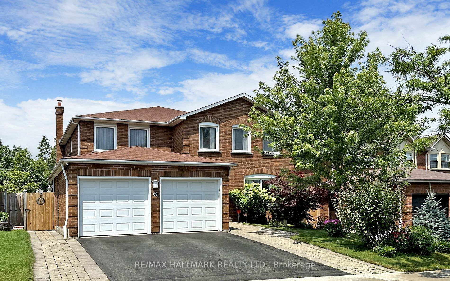 69 Blueking Cres