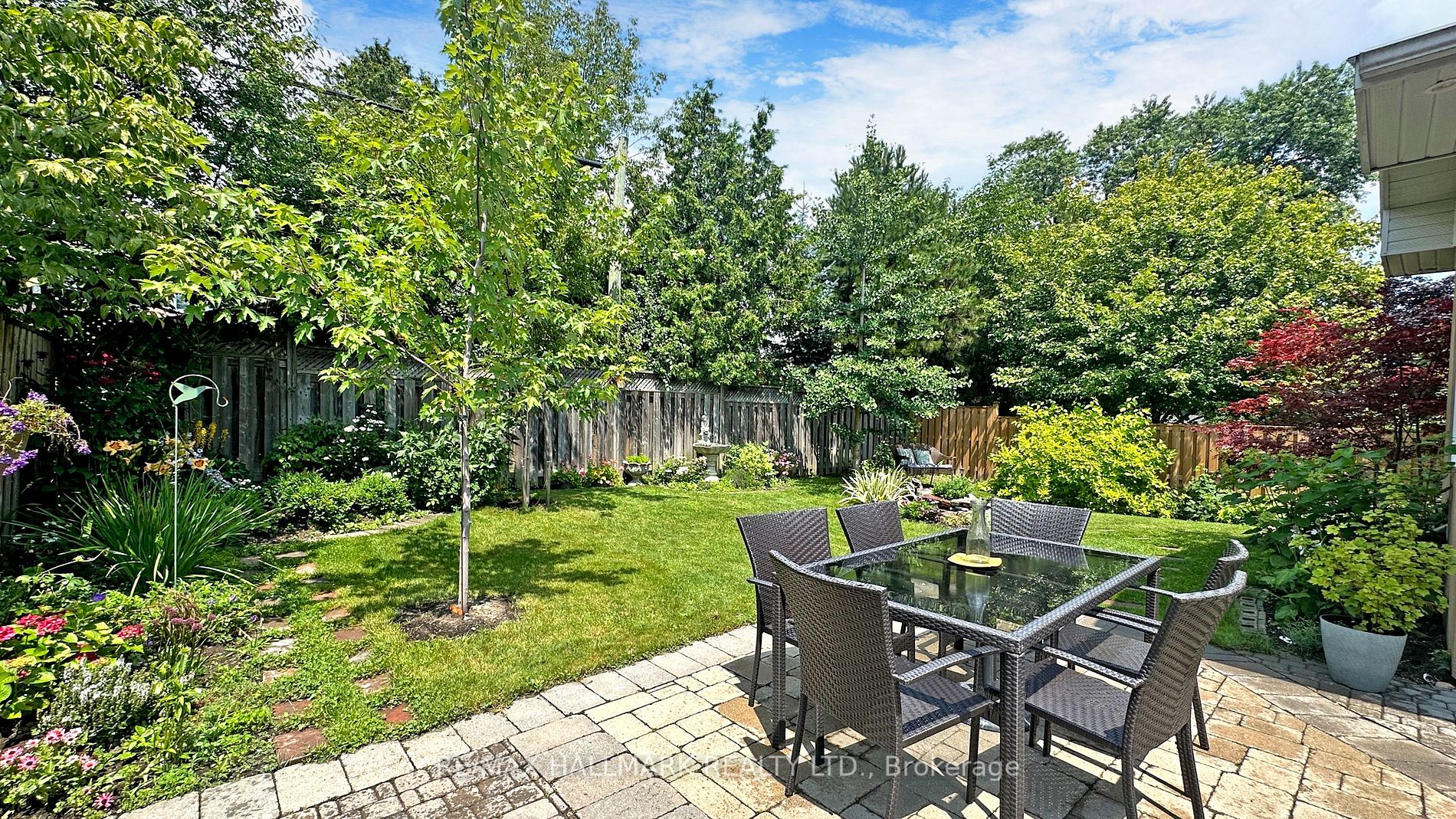 69 Blueking Crescent
