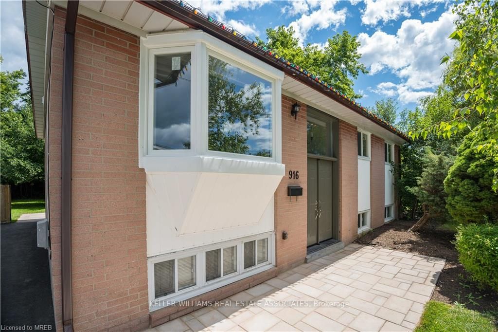 916 Greenwood Cres