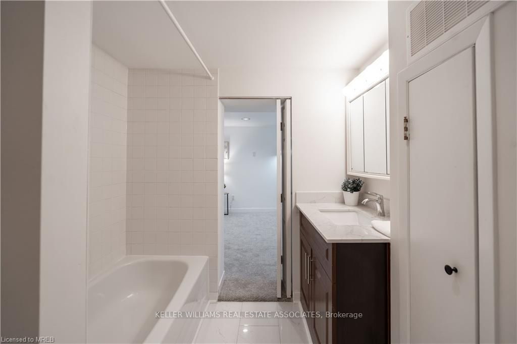 Listing E7010346 - Large Photo # 28