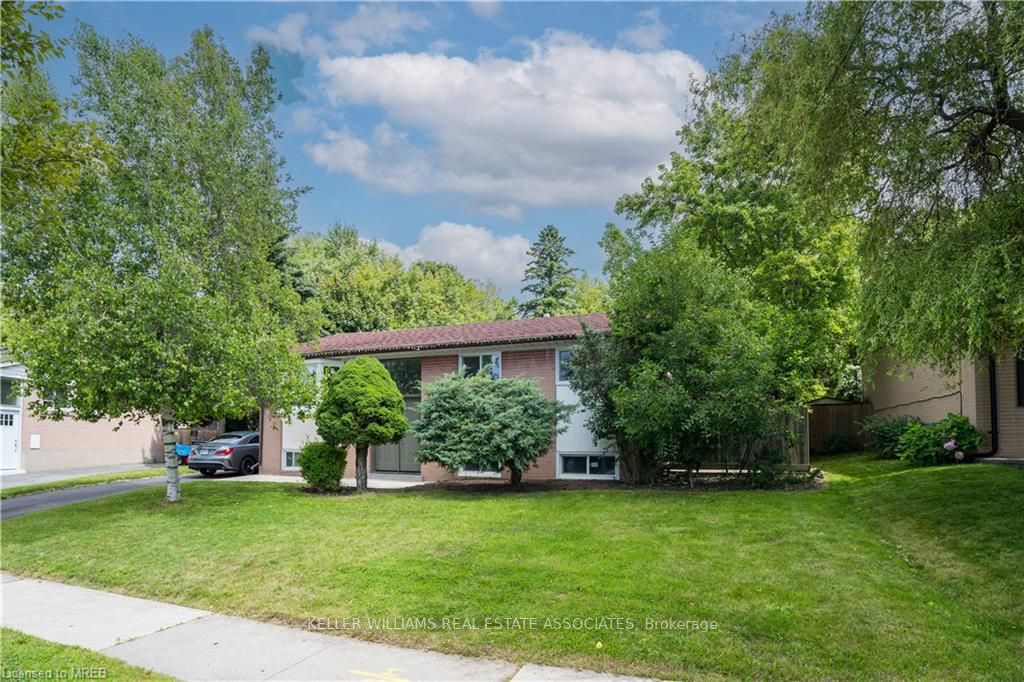916 Greenwood Cres