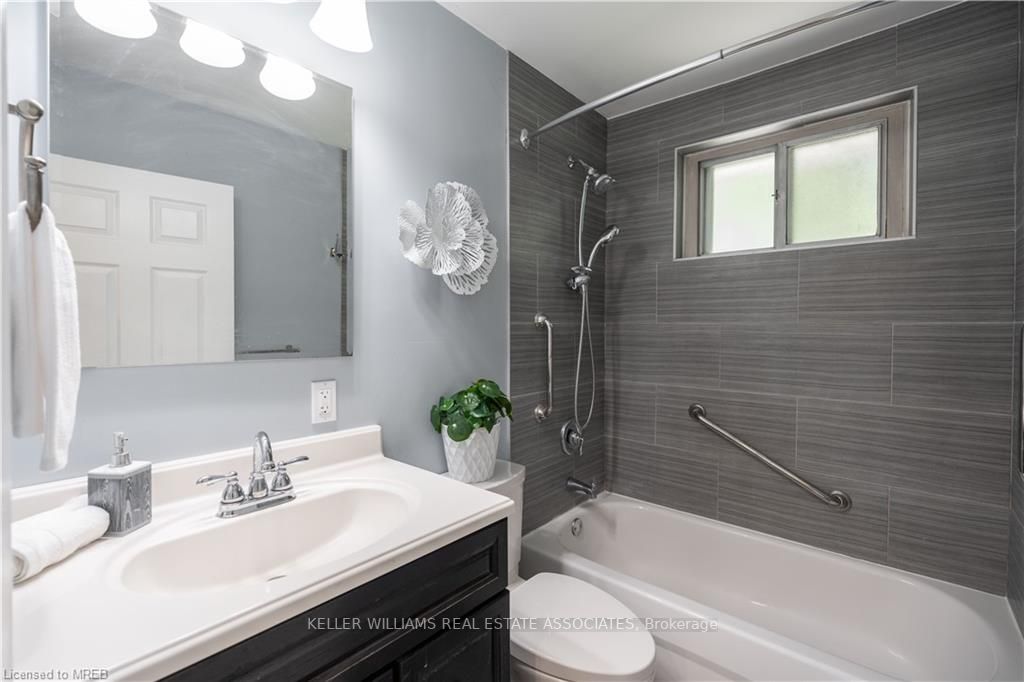 Listing E7010346 - Large Photo # 24