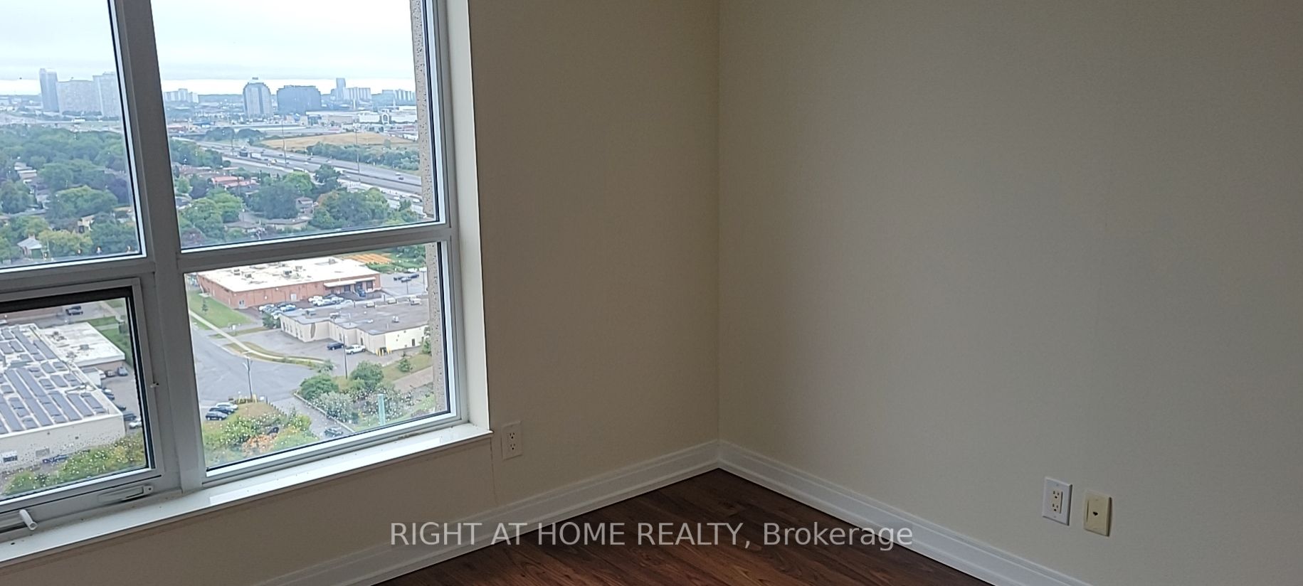 151 Village Green Sq, #2702
