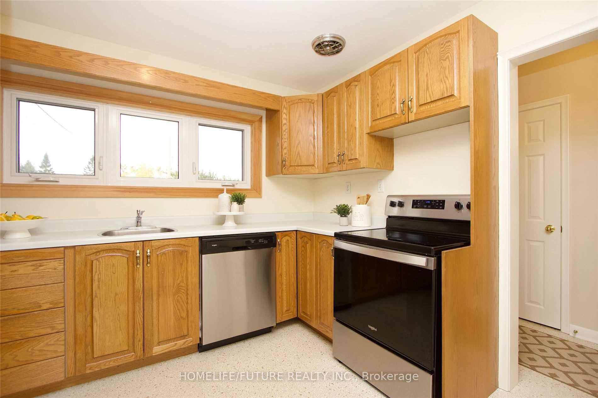 429 Elizabeth St, #Upper