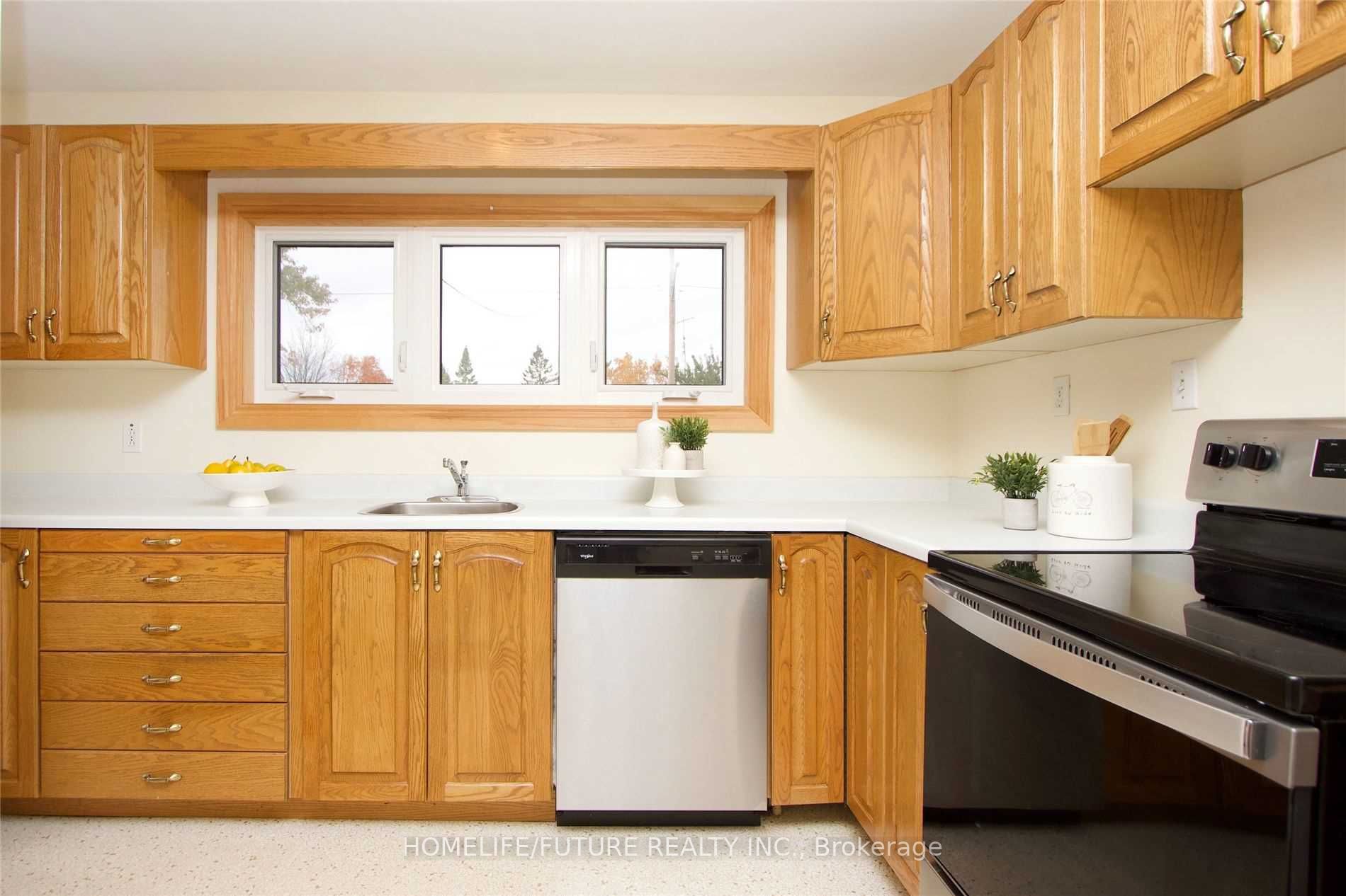 429 Elizabeth St, #Upper