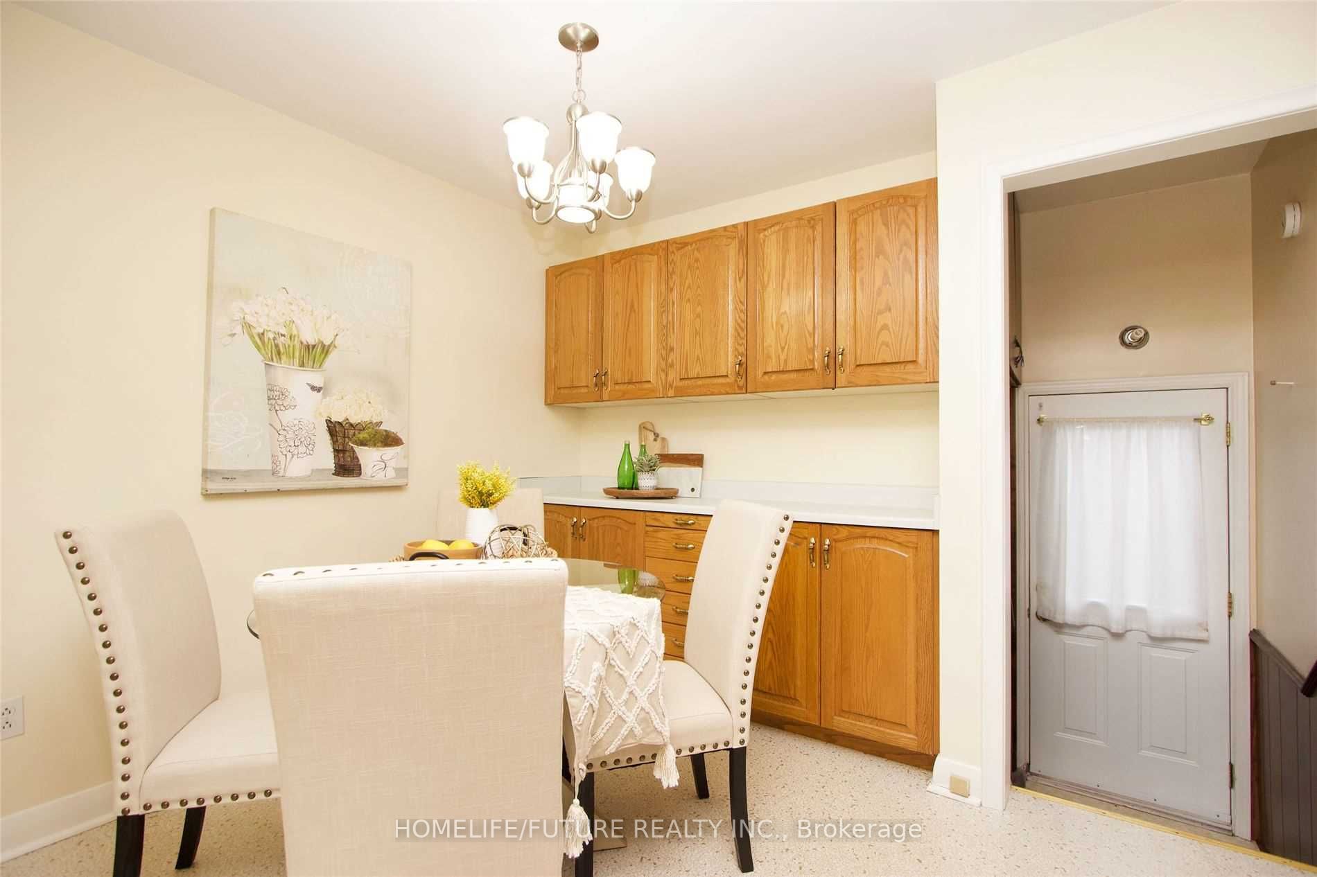 429 Elizabeth St, #Upper