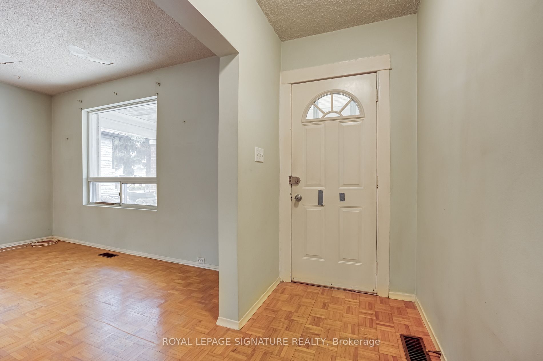 Listing E7010732 - Large Photo # 2