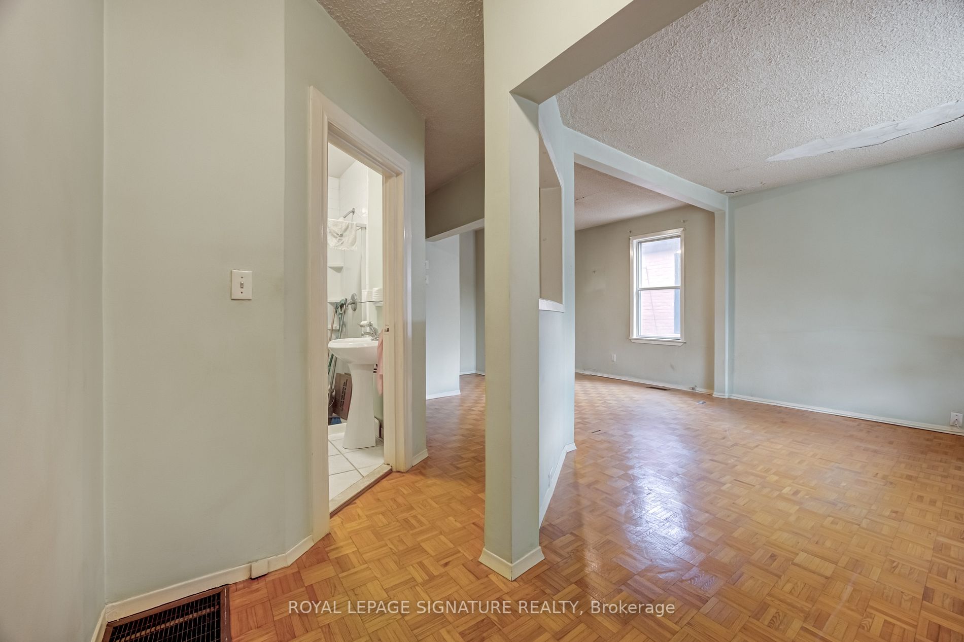 Listing E7010732 - Large Photo # 3