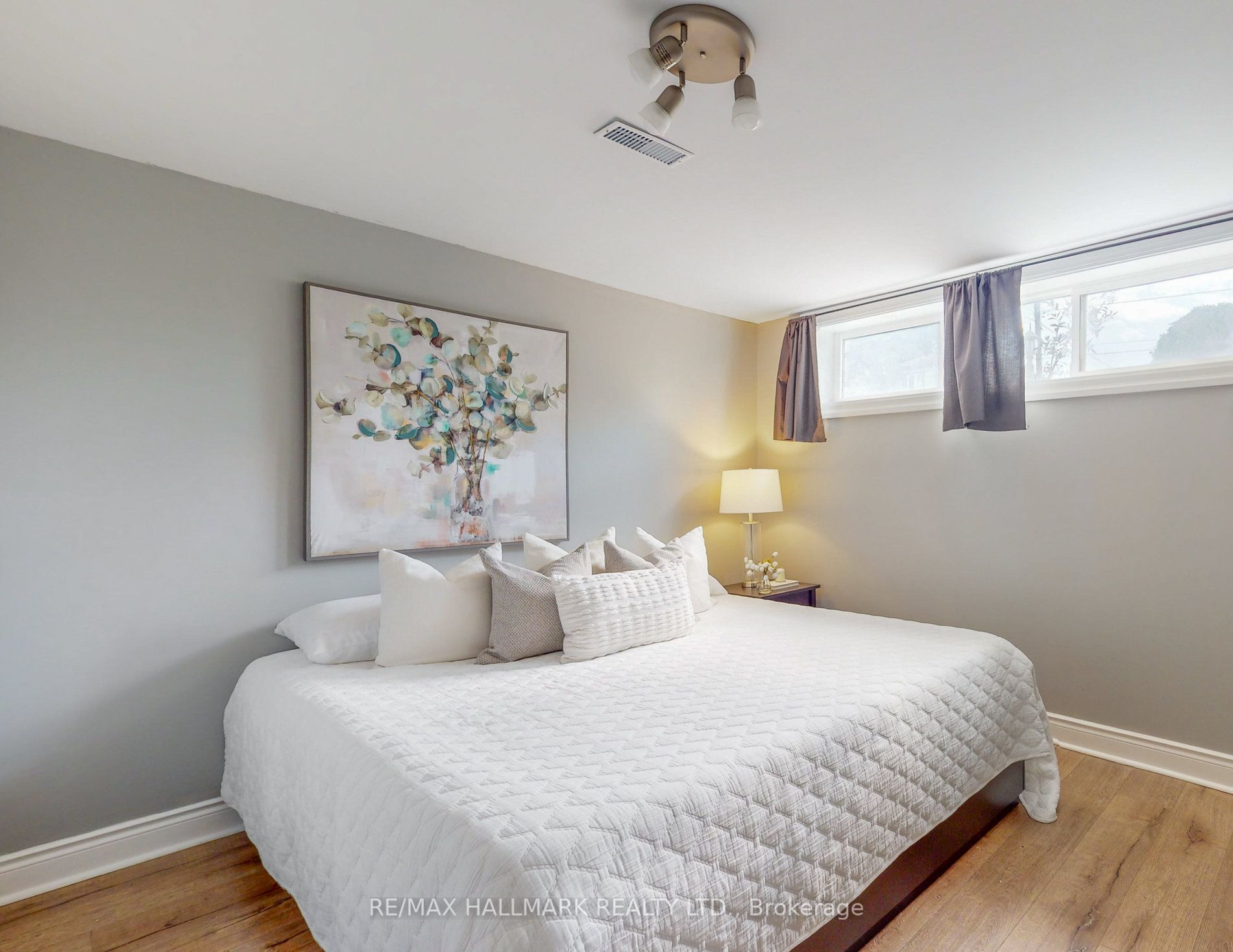 40 Zenith Dr