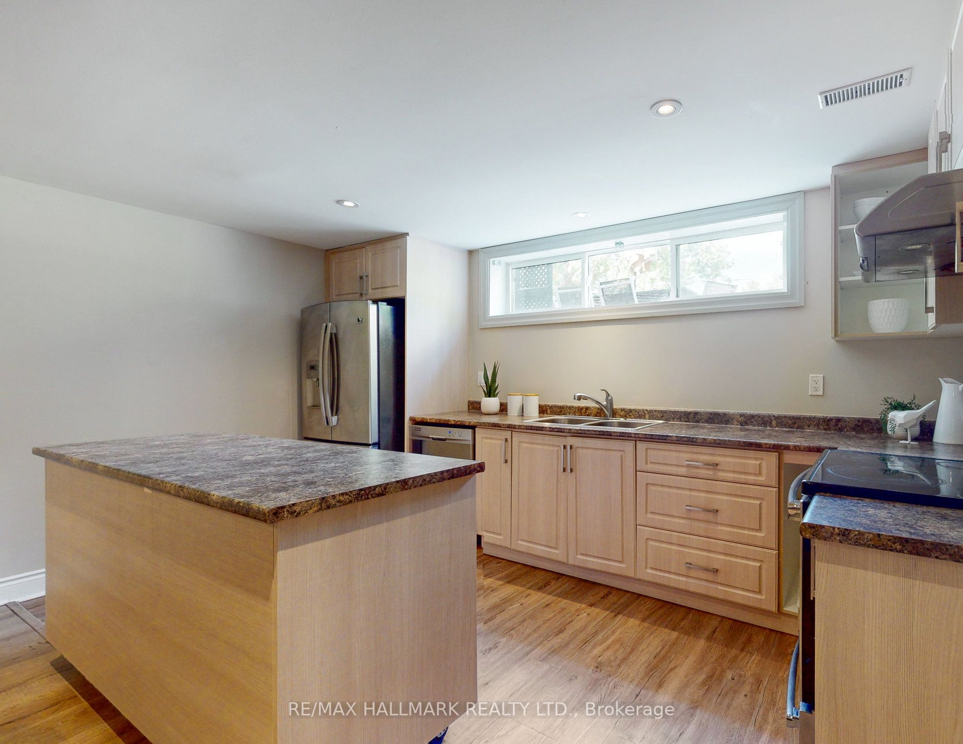 40 Zenith Dr