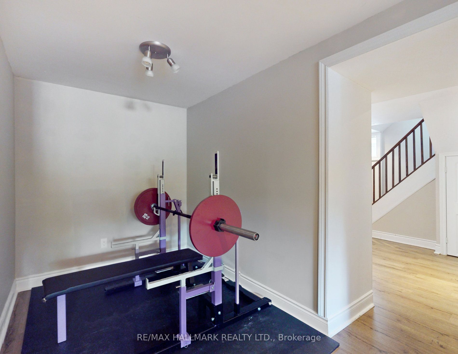 40 Zenith Dr