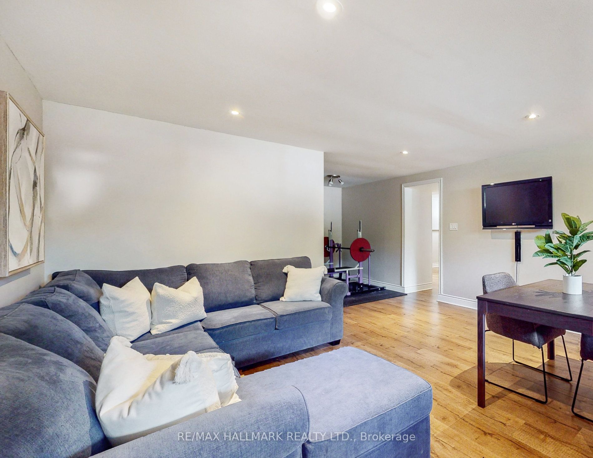 40 Zenith Dr