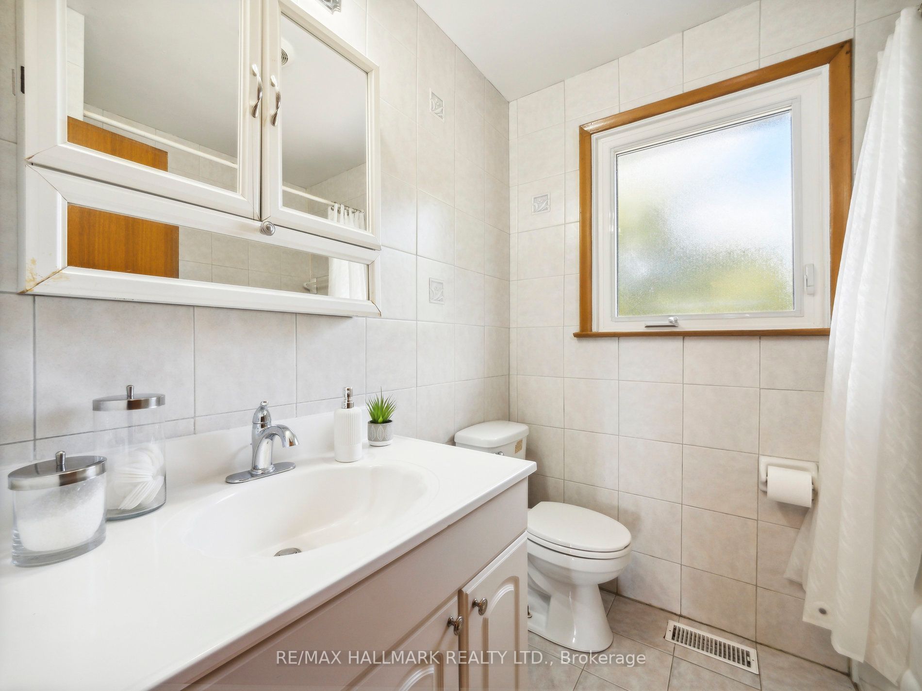 40 Zenith Dr