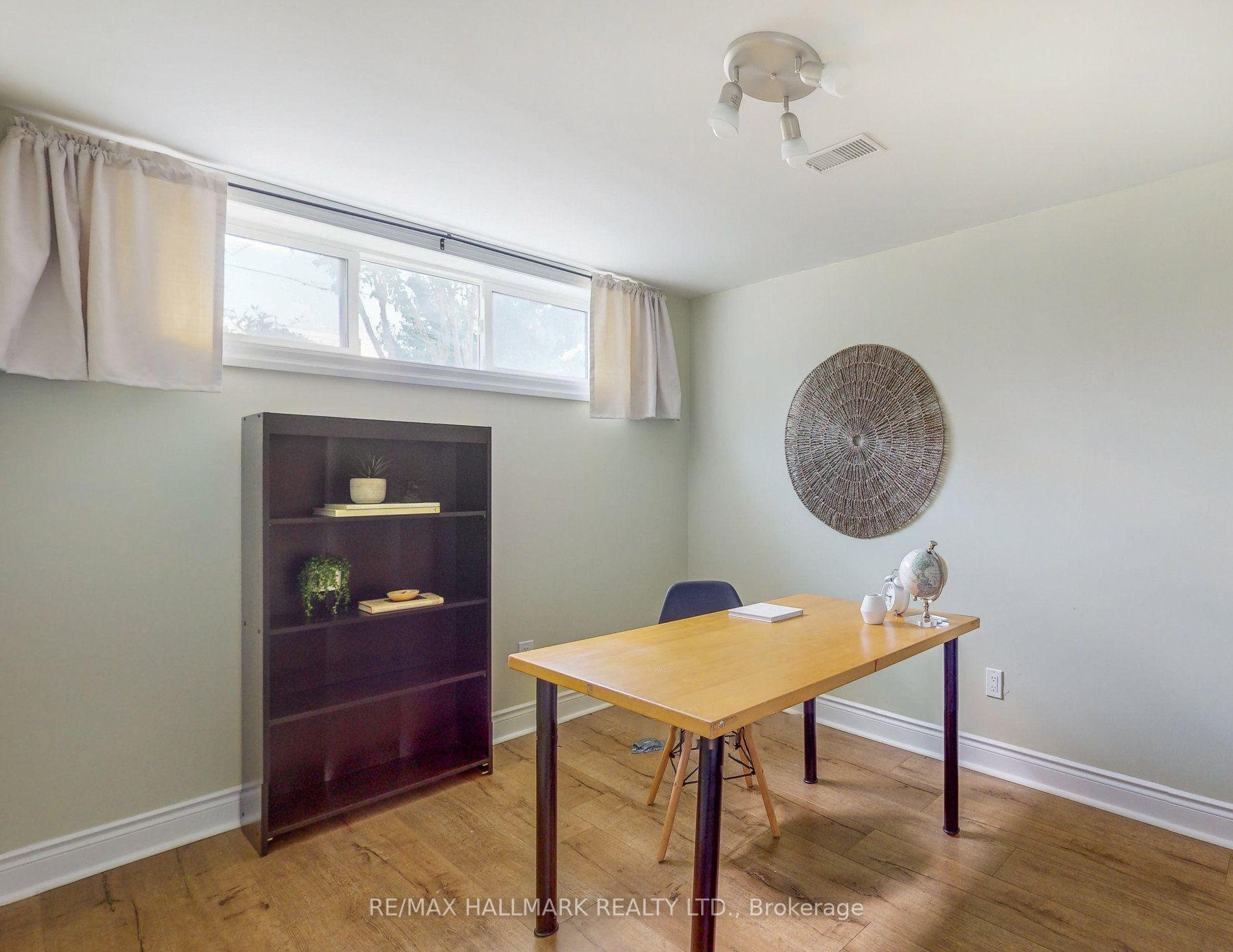 40 Zenith Dr