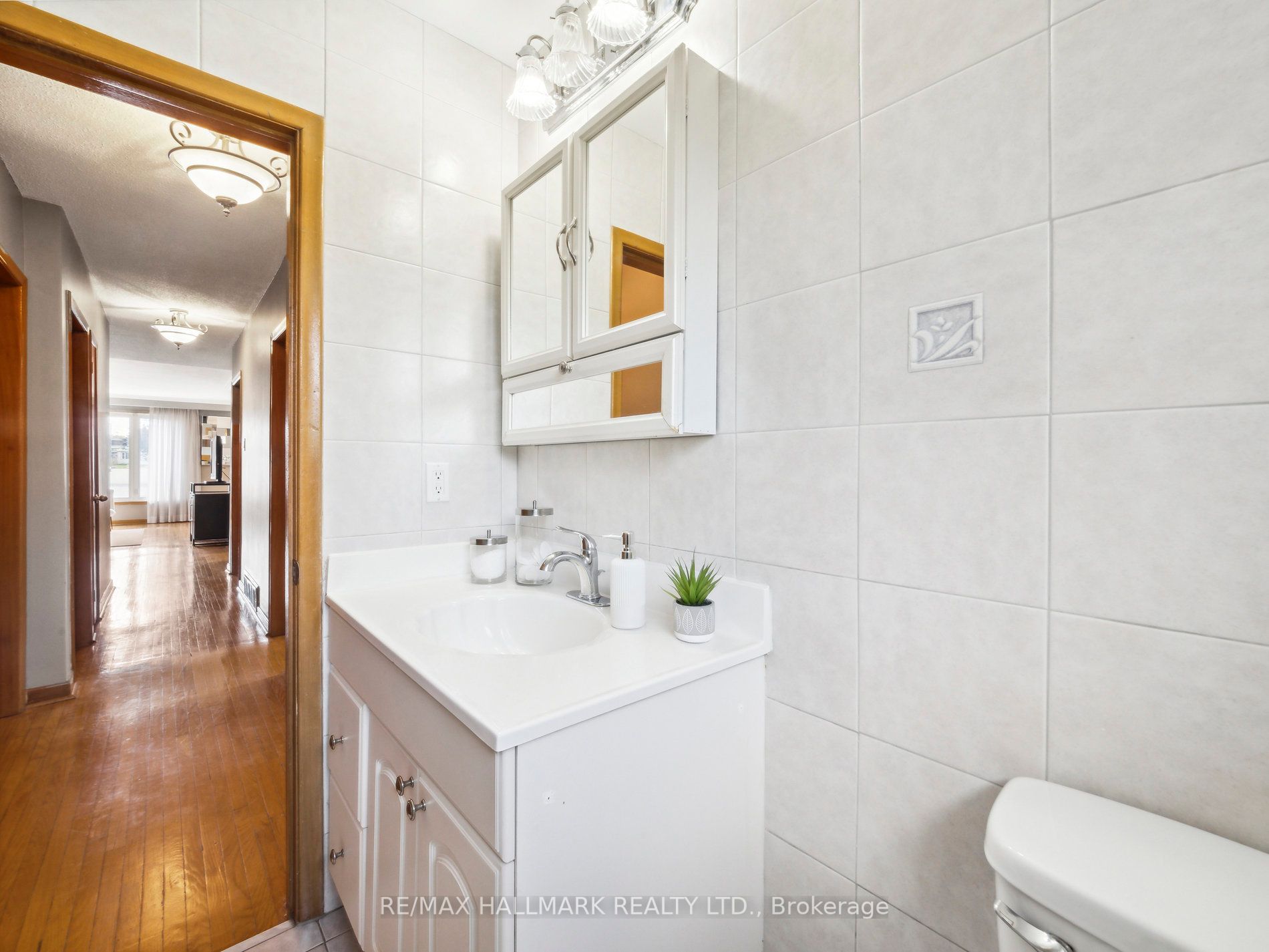 40 Zenith Dr