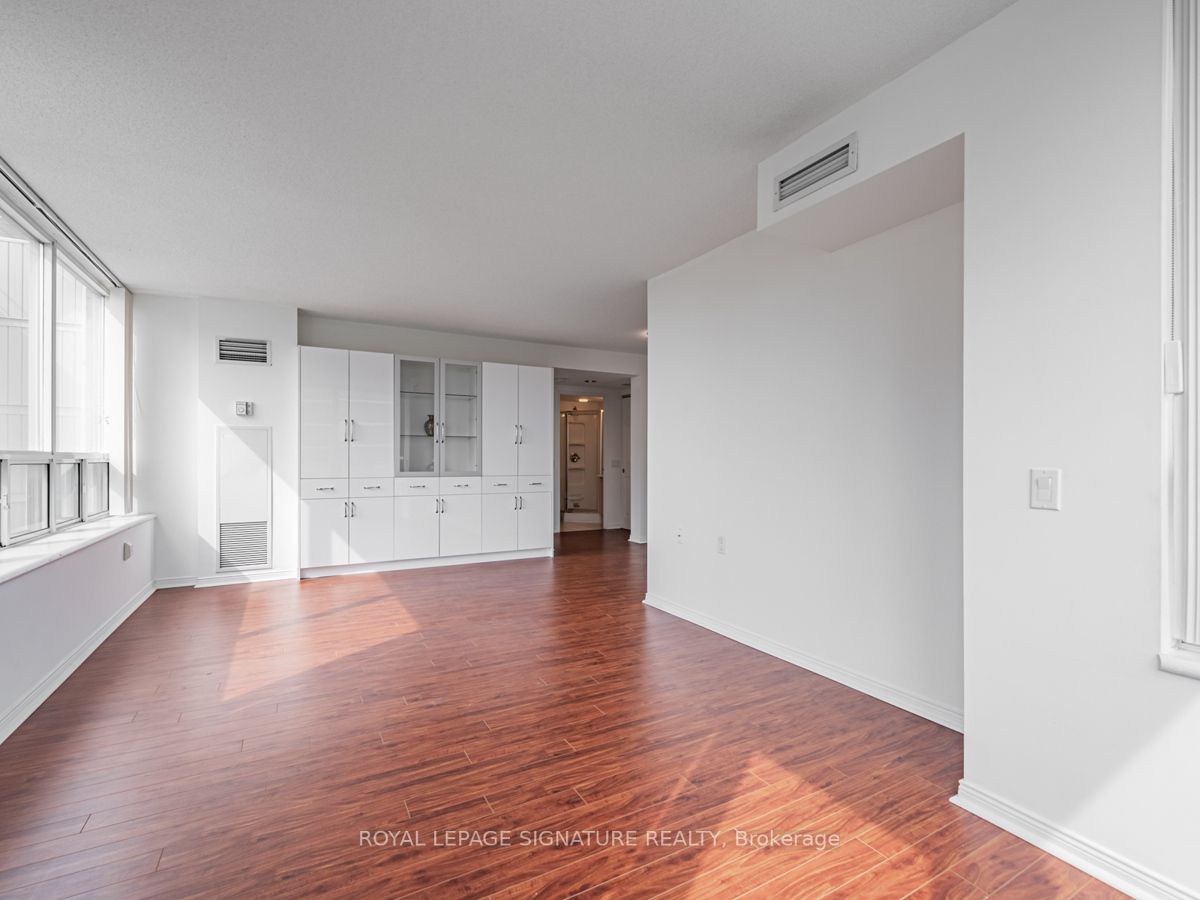 2800 Warden Ave, #506