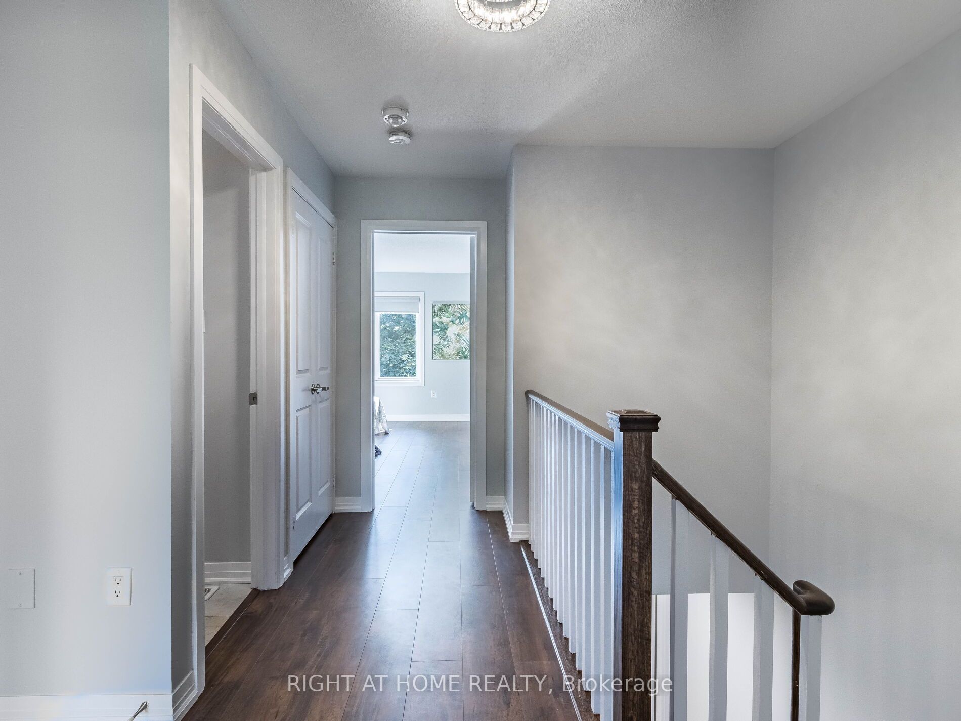 210 London Lane