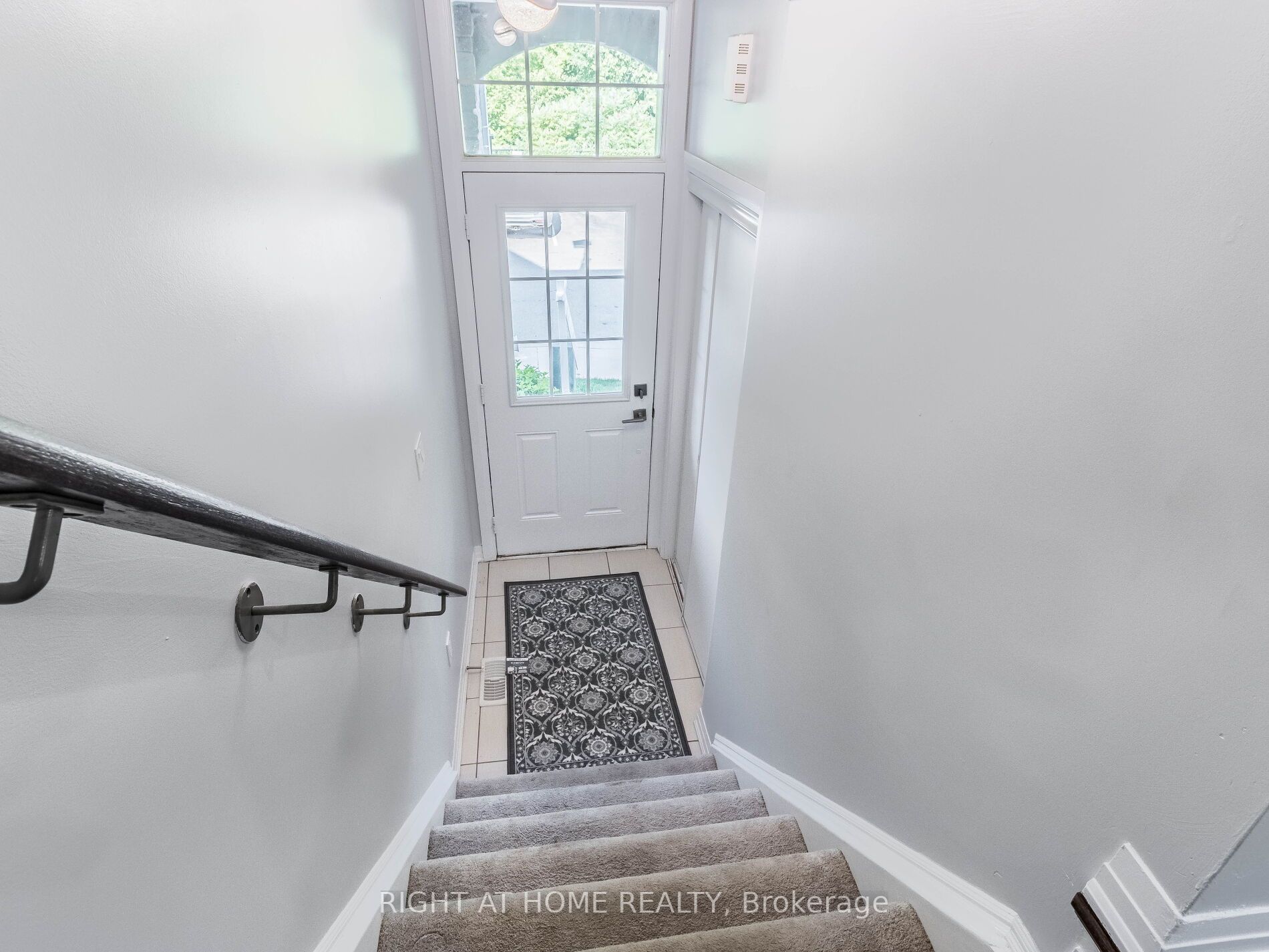 210 London Lane