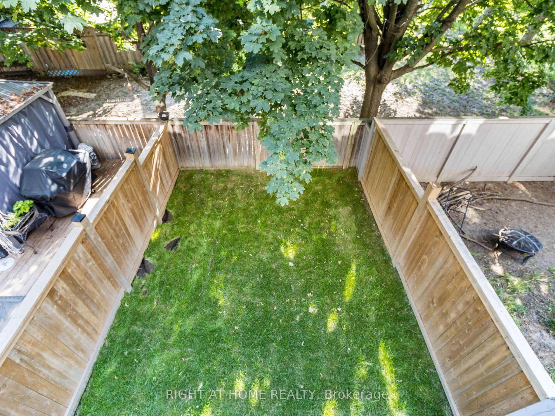 210 London Lane