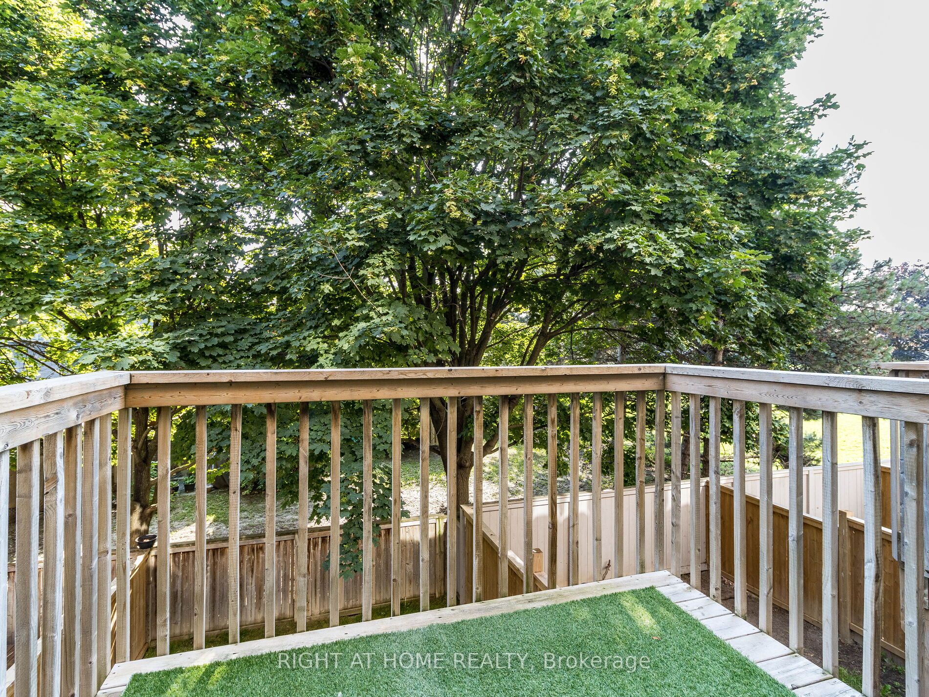 210 London Lane