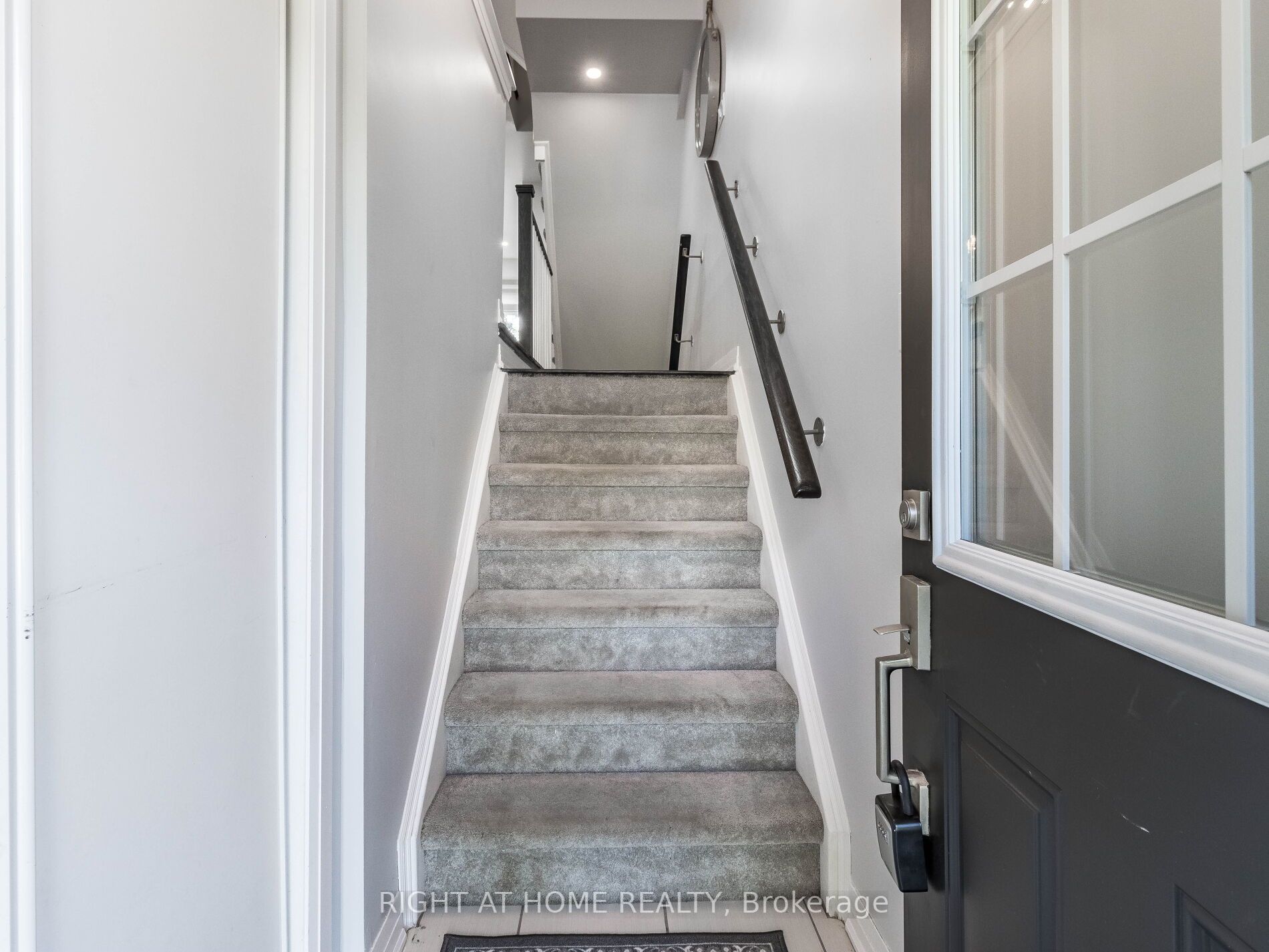 210 London Lane