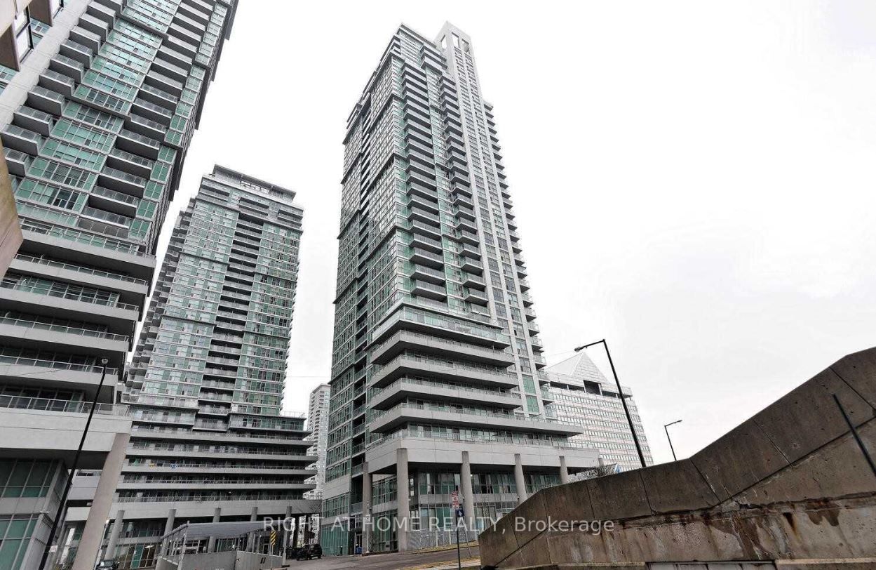 70 Town Centre Crt, #307