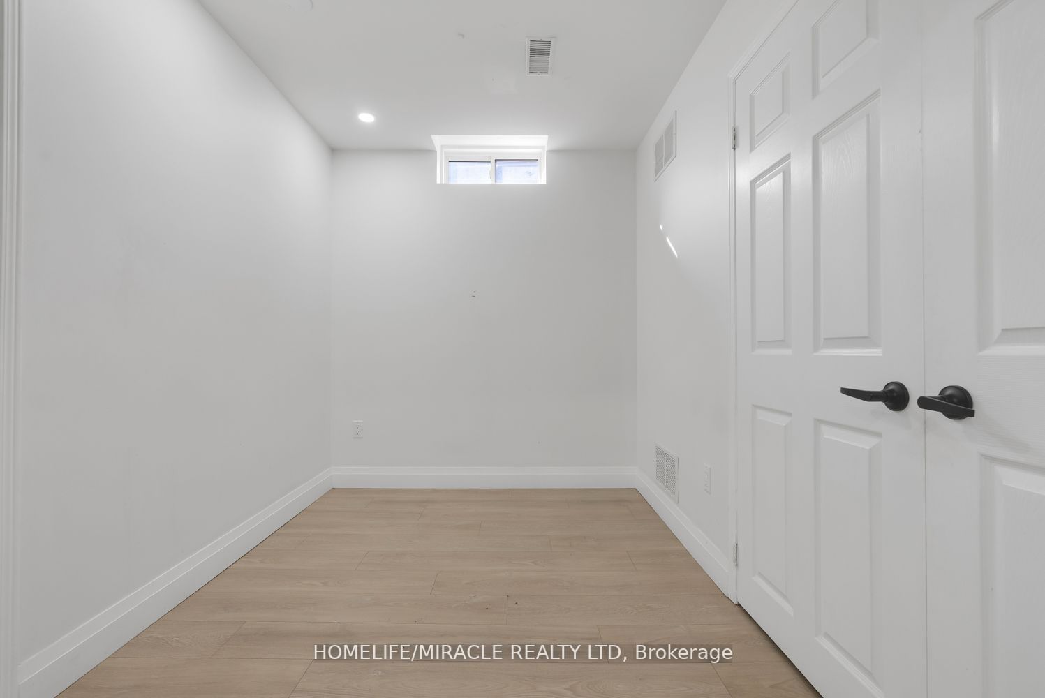 1657 Erindale Cres