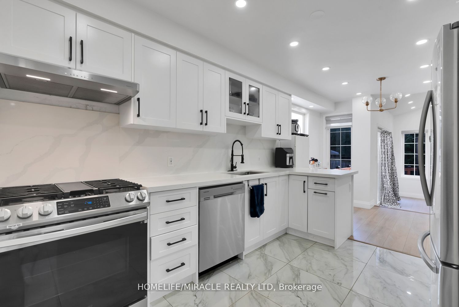 1657 Erindale Cres