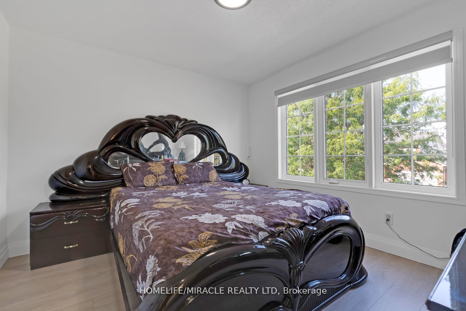 1657 Erindale Cres