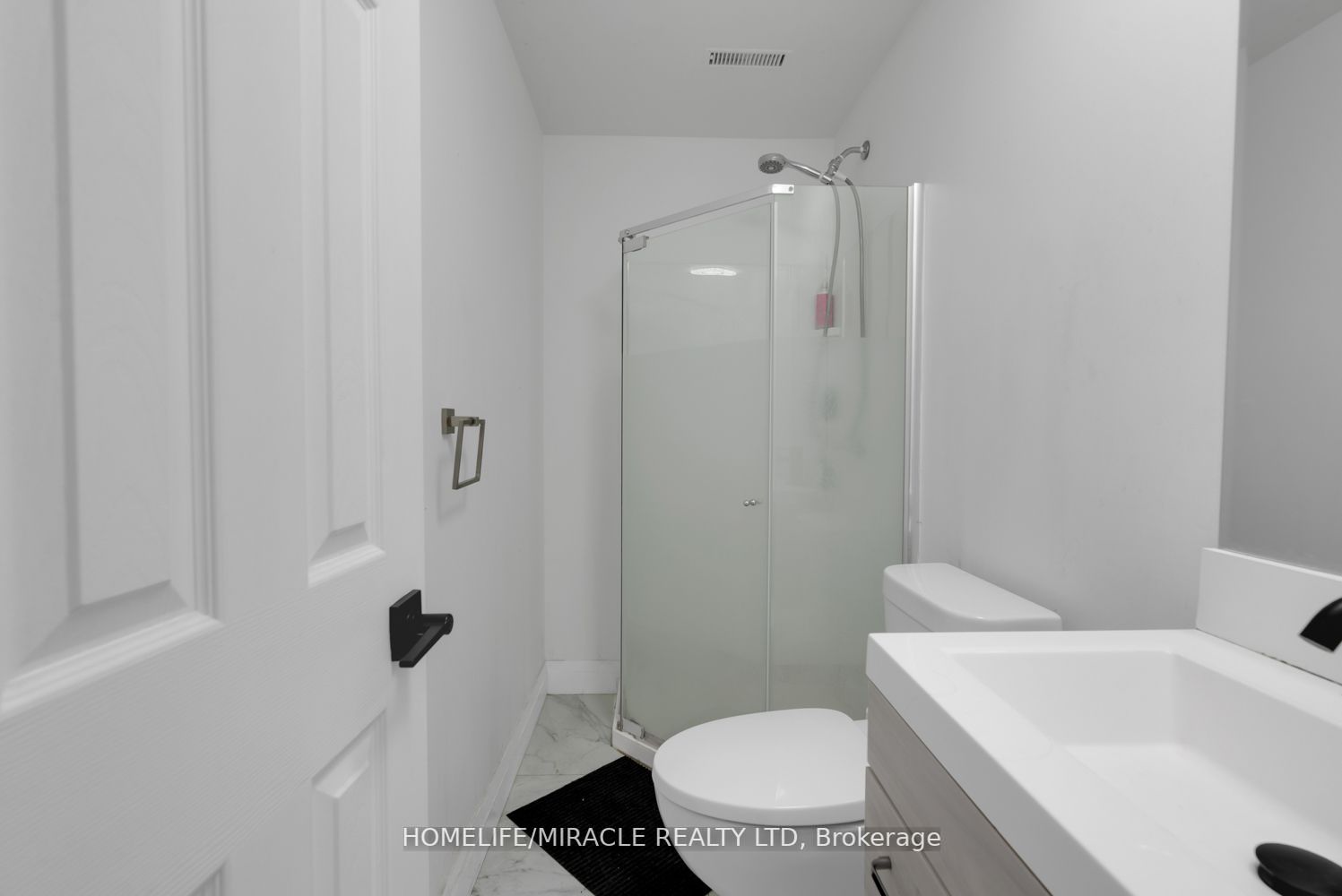 1657 Erindale Cres