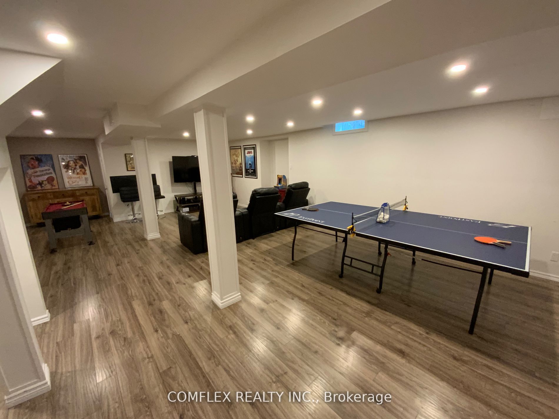 211 Bassett Blvd