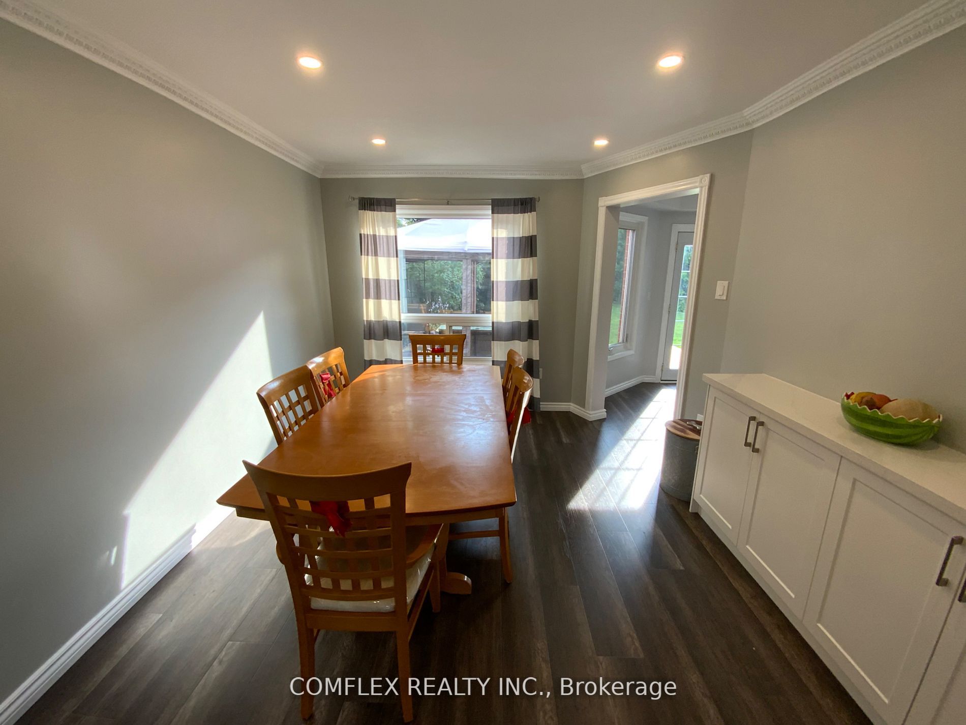211 Bassett Blvd