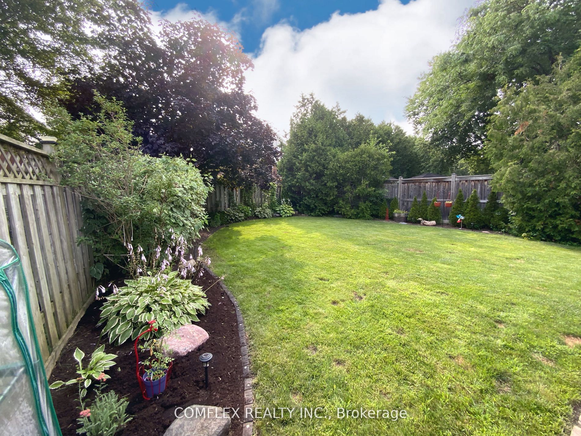 211 Bassett Blvd