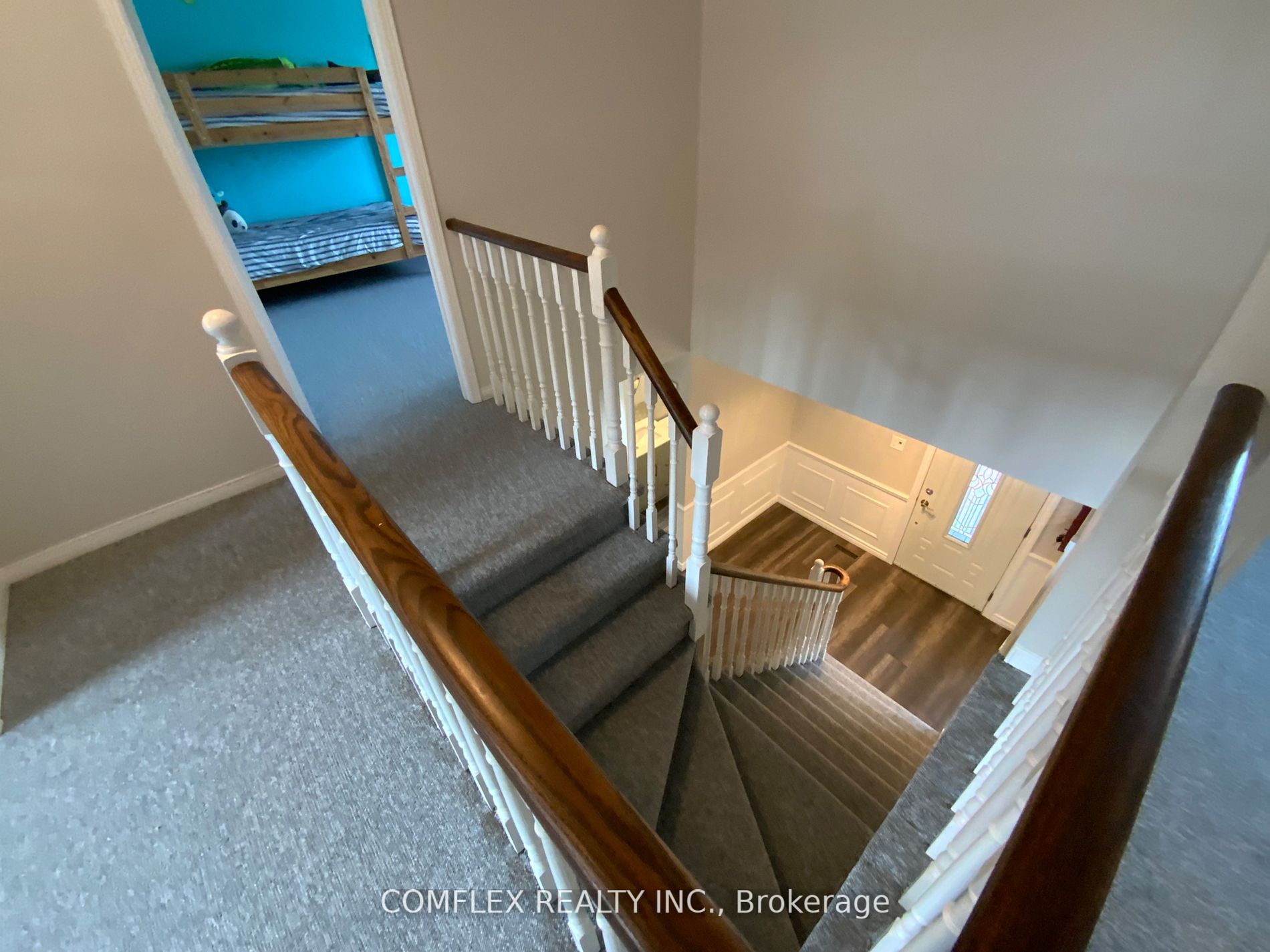 211 Bassett Blvd