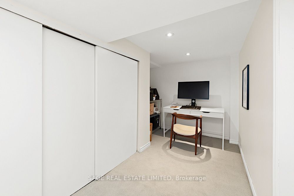 40 Fallingbrook Road