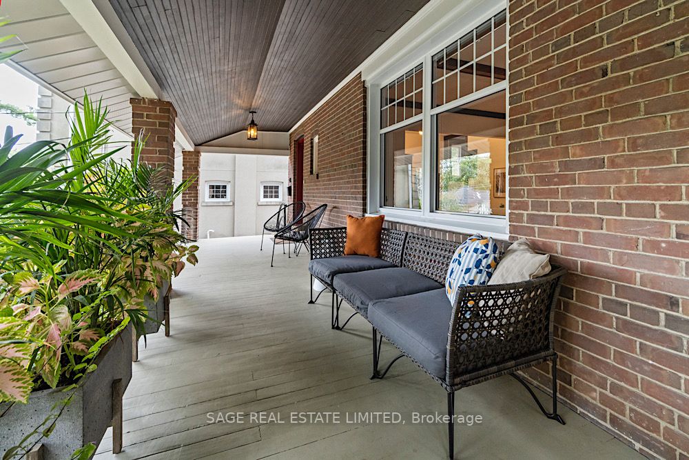 40 Fallingbrook Road